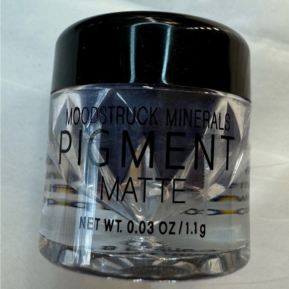 Younique Moodstruck Minerals Pigment Matte Eyeshadow - Twitterpated - Picture 1 of 4